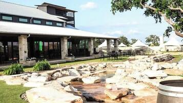 Khu ẩm thực ngoài trời