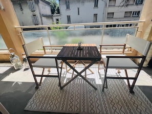 Outdoor dining - Appartement Refait à Neuf à 10 Minutes à Pied du Centre-ville (Avignon)