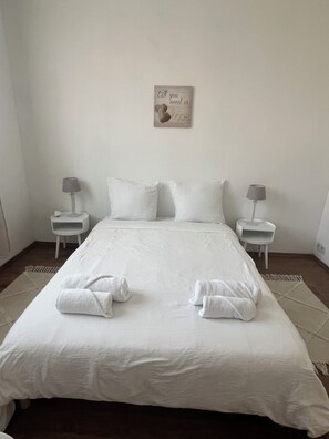 3 bedrooms, desk, iron/ironing board, free WiFi