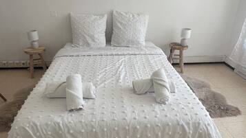 3 bedrooms, desk, iron/ironing board, free WiFi