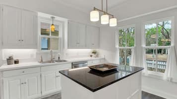 House, 2 Queen Beds, Patio (207 W Ufer St) | Private kitchen | Fridge, microwave, oven, stovetop