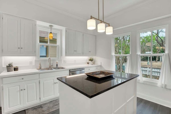 Casa, 2 camas Queen size, patio (207 W Ufer St) | Cocina privada | Cafetera y tetera