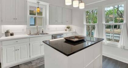 Awesome Haus With Gameroom, 4blks to Center of Town!