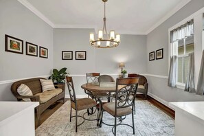 Maison, 2 grands lits, patio (207 W Ufer St) | Restauration