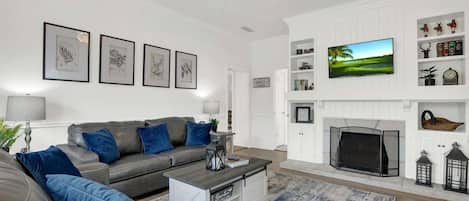 Casa, 2 camas de matrimonio, patio (207 W Ufer St) | Zona de estar