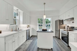 House, 2 Queen Beds, Patio (207 W Ufer St) | Private kitchen | Coffee/tea maker