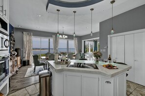 Fridge, microwave, oven, stovetop - Canyon Lake Luxury Pool Games & Stunning Views (Canyon Lake)