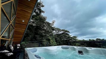 Bain à remous extérieur