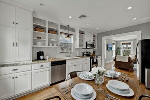 Fridge, microwave, oven, stovetop - Charming Bungalow With Spa! Close to Main St! (Fredericksburg)