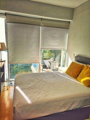 2 多间卧室、办公桌、免费 WiFi、床单