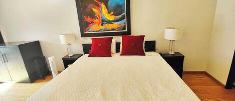 2 dormitoris, escriptori, wifi gratuïta i roba de llit