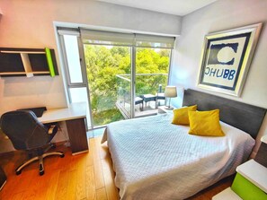 2 室のベッドルーム、デスク、WiFi (無料)、ベッドシーツ