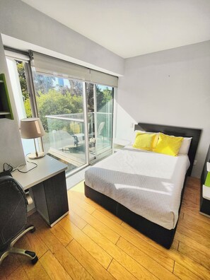 2 bedrooms, in-room safe, desk, iron/ironing board