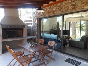 تناول الطعام بالخارج