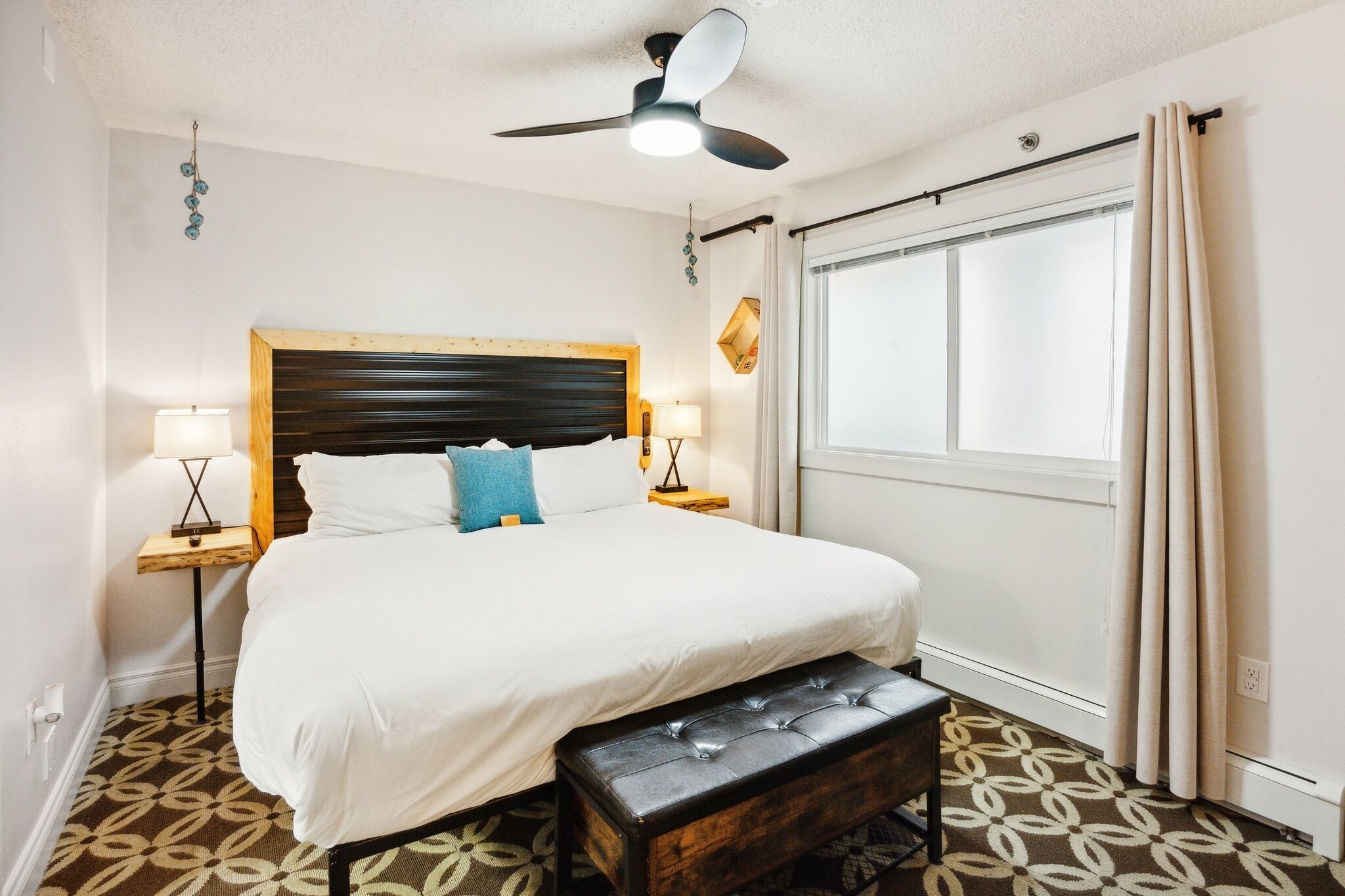 3rd Floor Interior King 314 (No View) by Highliner Hotel