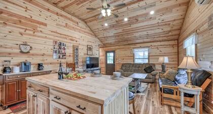 Cozy Cabin Firepit and Grill & 10 Mins to Main St