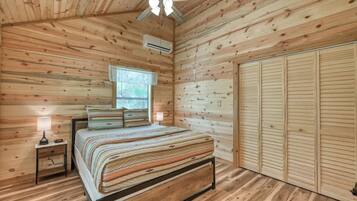 Cabin, Multiple Beds, Hot Tub (682 Old Comfort Ben) | 2 bedrooms, individually decorated, individually furnished, bed sheets