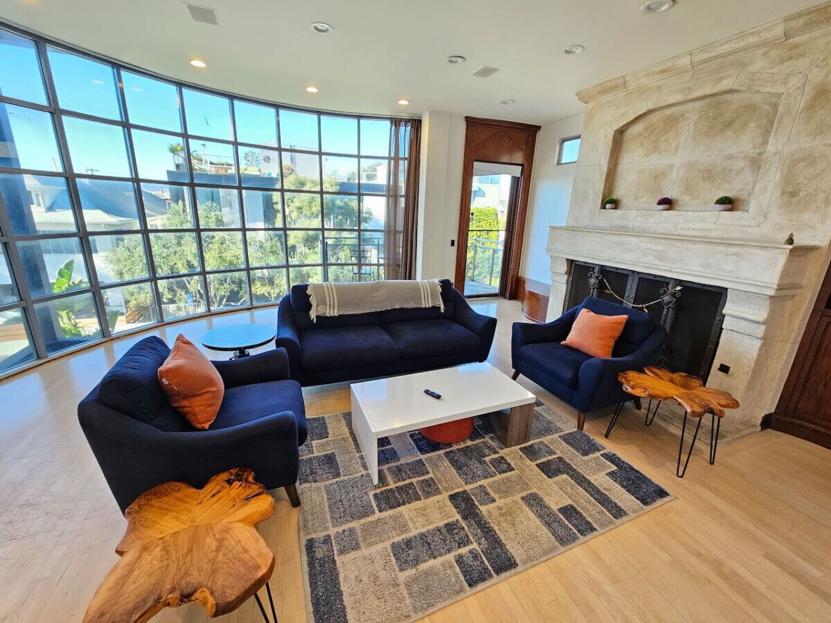 Luxury Venice 3 bedroom 2 bath, 1 block to Beach!