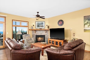 Smart TV, fireplace, video games, DVD player - Lake views throughout. Next to golf, hiking, biking trails and winery. (Lutsen)