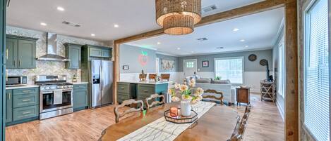 House, Multiple Beds, Kitchen | Dining