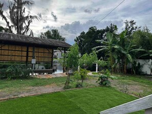 Property grounds - Casa De Vino is perfect for your Waterfront Get Away (Astor)