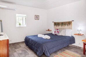 1 slaapkamer, een strijkplank/strijkijzer, gratis wifi, beddengoed