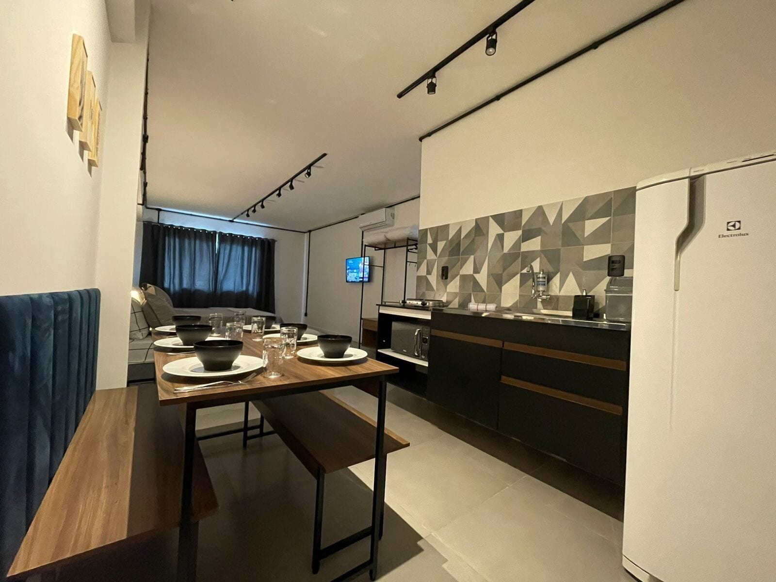 Estúdio | Cozinha privada | Geladeira, micro-ondas, talheres/pratos/utensílios de cozinha