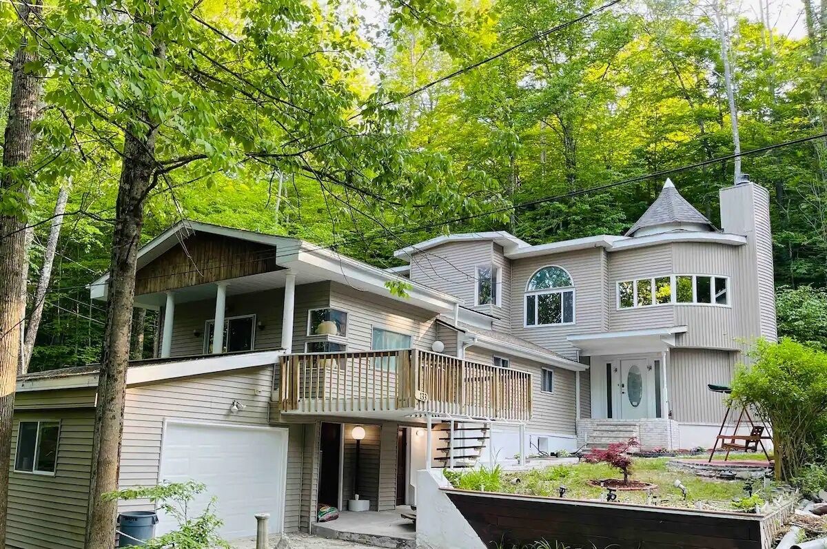 Spacious Home in Green Hideout! Game Room, Swing , Balconies