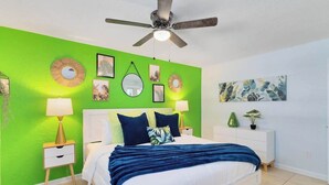 Room - Family and pet friendly ~ Pool, gym, games! (Indian Harbour Beach)