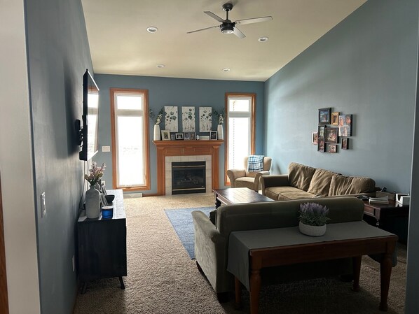 Living area - EAA rental. 3 bedrooms 2 bathrooms. 7 miles form EAA. Close to hwy (Oshkosh)
