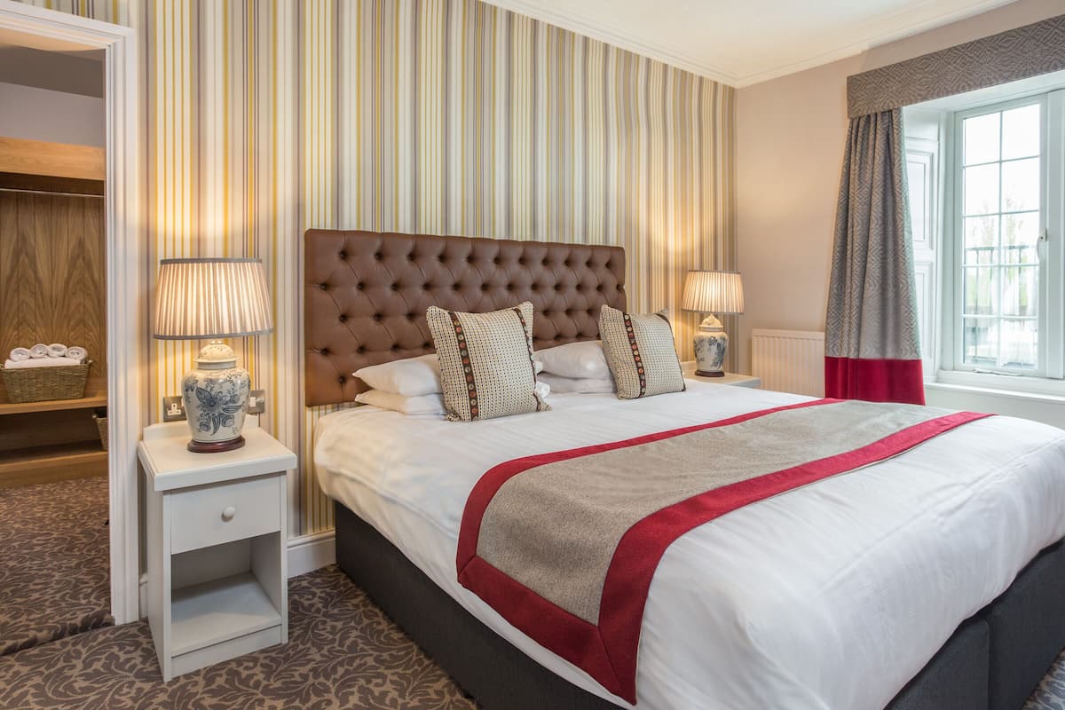 Suite Familiale, salle de bains attenante, vue jardin | 1 chambre, bureau, Wi-Fi gratuit