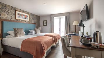 Chambre Deluxe double, salle de bain attenante | 1 chambre, bureau, accès au Wi-Fi (inclus)