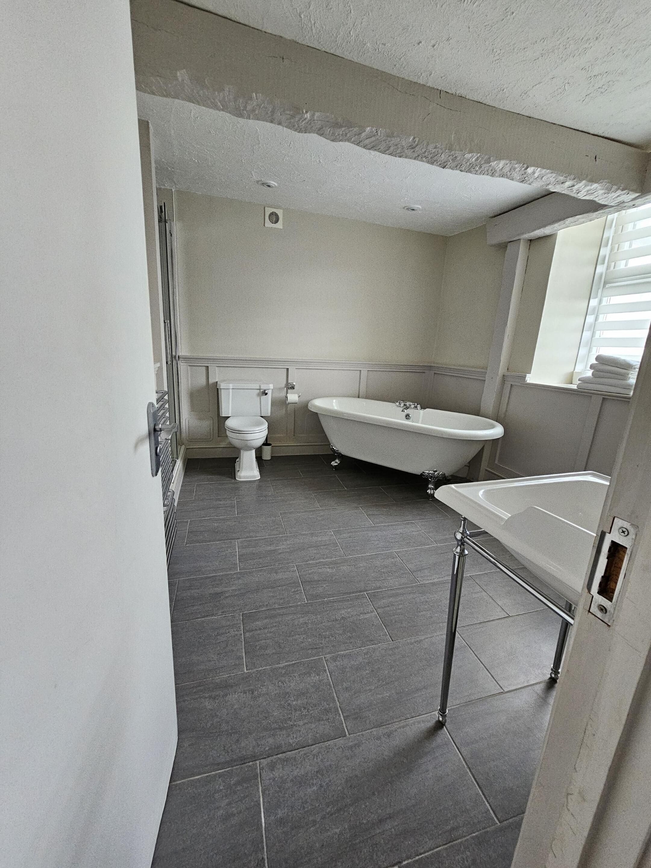 A bathroom with a bathtub, toilet, and sink.