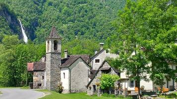 Room, 1 Bedroom, Balcony, Mountain View | Exterior