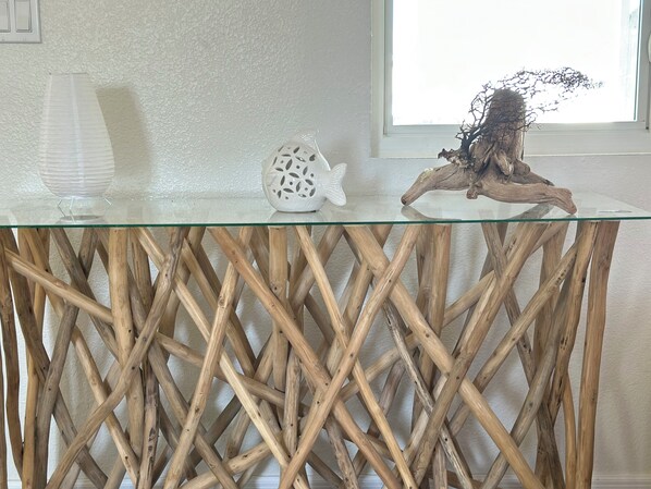 Interior - The Crab Shack: Cosy, Secluded, lots of bird watching, 3 mi. from Fort Myers Bch (Fort Myers Beach)