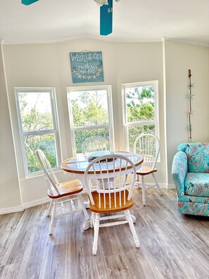 Dining - The Crab Shack: Cosy, Secluded, lots of bird watching, 3 mi. from Fort Myers Bch (Fort Myers Beach)