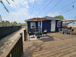 Outdoor dining - ~ Houston Heights 4-plex with patio ~ (Houston)