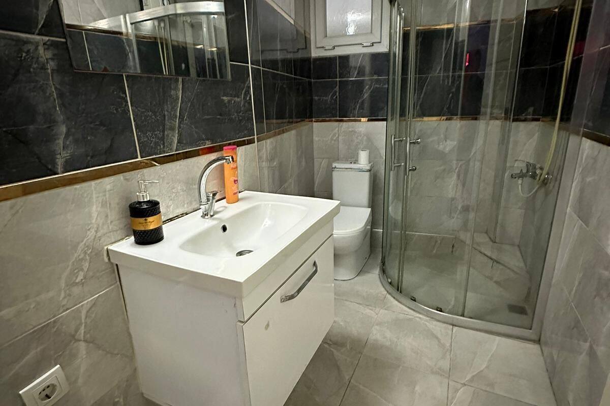 city apartment | bathroom