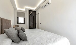 Superior Apartment | 2 bedrooms, desk, iron/ironing board, free WiFi