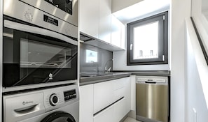 Appartement supérieur | Cuisine privée | Réfrigérateur grande capacité avec congélateur, four à micro-ondes
