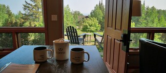 Ski getaway suite, next to winery, pet friendly!