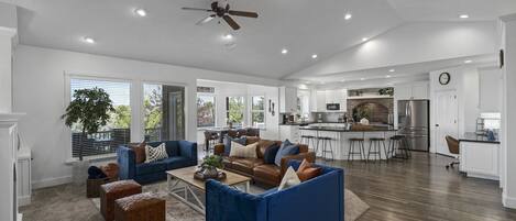 Smart TV, chimenea y videojuegos