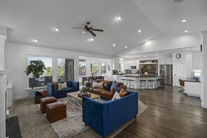 TV connectée, cheminée, jeux vidéo