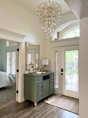6 bedrooms, iron/ironing board, travel crib, WiFi - Luxury - 6000sqft- Sleeps 22+ Basketball, Billiards, Theater, Game, PrincessRoom (Layton)