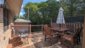 Outdoor dining - Modern home steps to historic downtown Salisbury (Salisbury)
