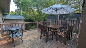 Outdoor dining - Modern home steps to historic downtown Salisbury (Salisbury)