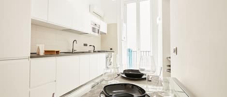 Fridge, microwave, oven, stovetop