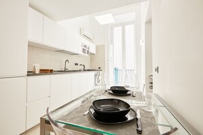 Fridge, microwave, oven, stovetop - Studio Duplex at National Museum (Naples)