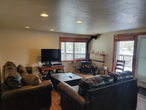 Smart TV, fireplace - COZY AND PEACEFUL WEST VAIL, HUGE PRIVATE DECK, WALK TO BUS STOP (Vail)