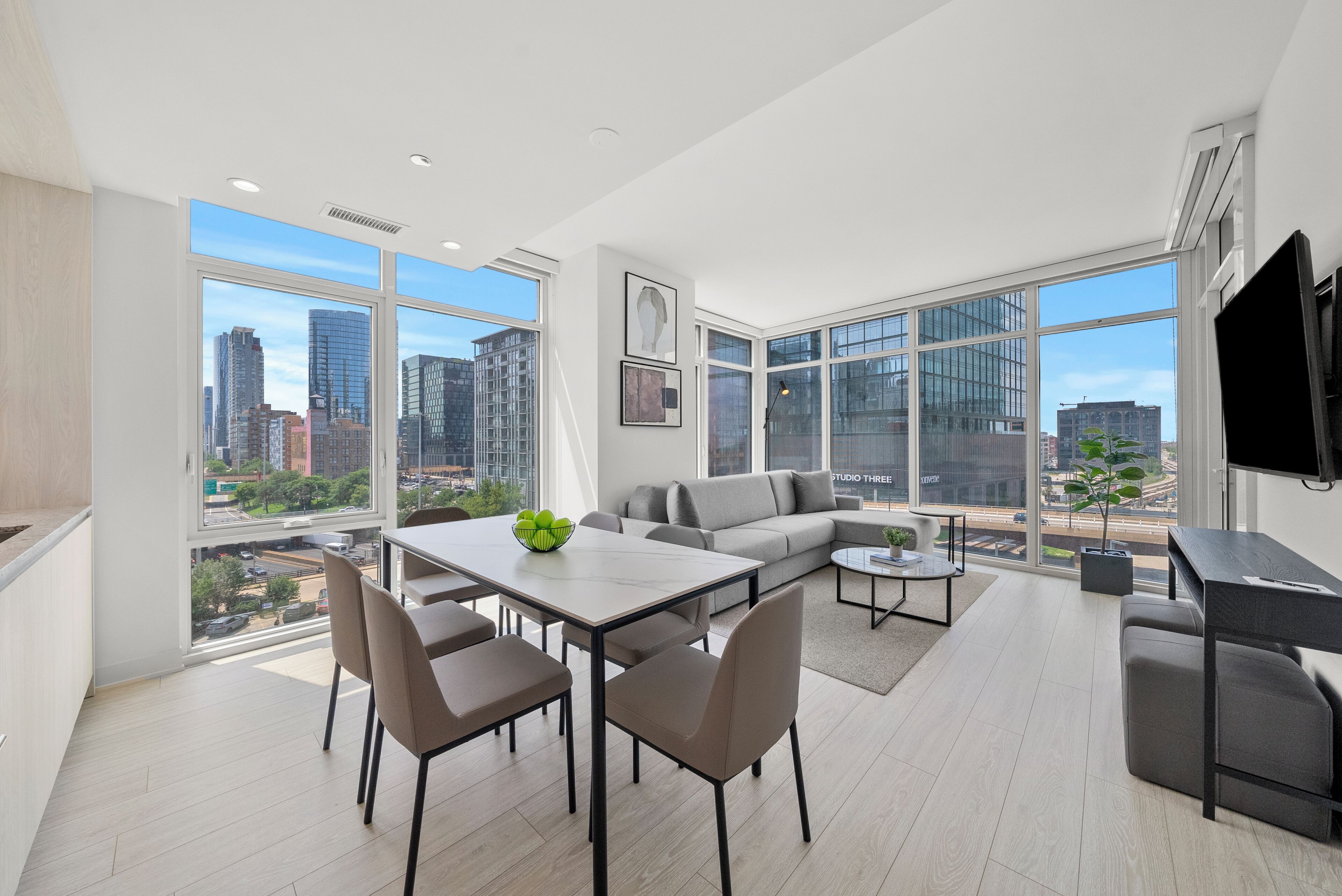 Three Bedroom Suite | Esszimmer